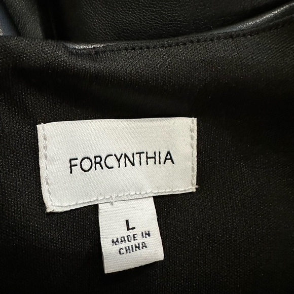 Forcynthia Faux Leather Sleeveless Top with Fur Sz L - Picture 6 of 7